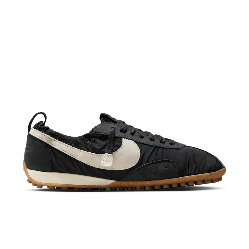 jacquemus-nike-jacumoon-off-noir-hv8547-001_KtDIvP