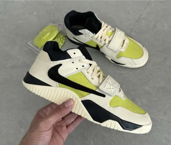 media/DNhxbd6WqRpm/tmptravis-scott-jordan-jumpman-jack-bright-cactus-fz8117-102webp-2000x2000webp