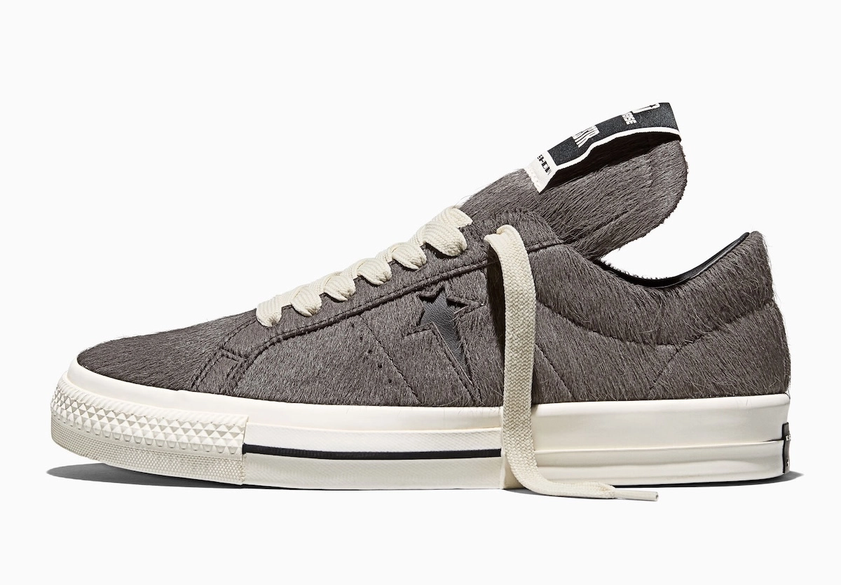 Profil latéral gauche de sneaker Rick Owens x Converse DRKSHDW grise avec lacets écrus