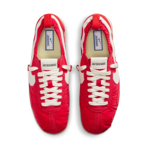 jacquemus-nike-jacumoon-university-red-hv8547-600.webp