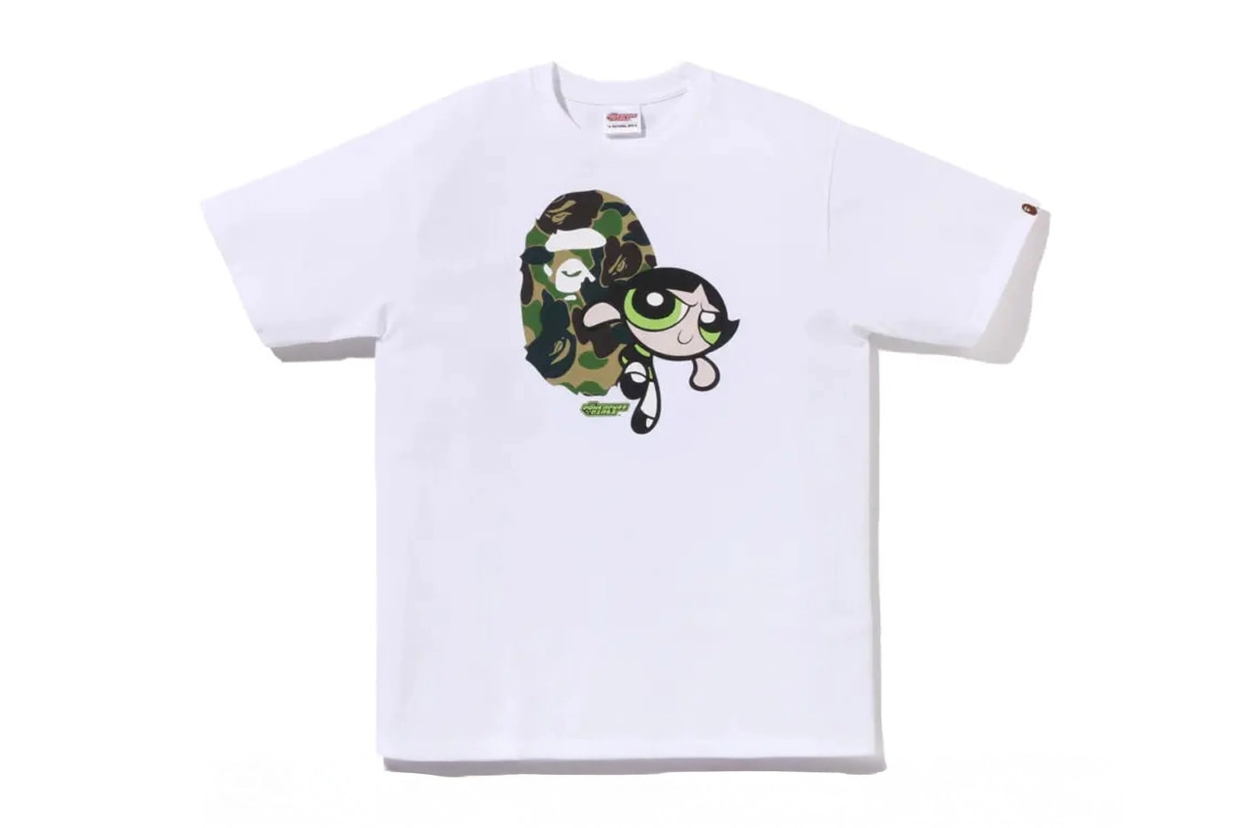 T-shirt blanc BAPE avec imprimé Buttercup et motif camouflage posé à plat