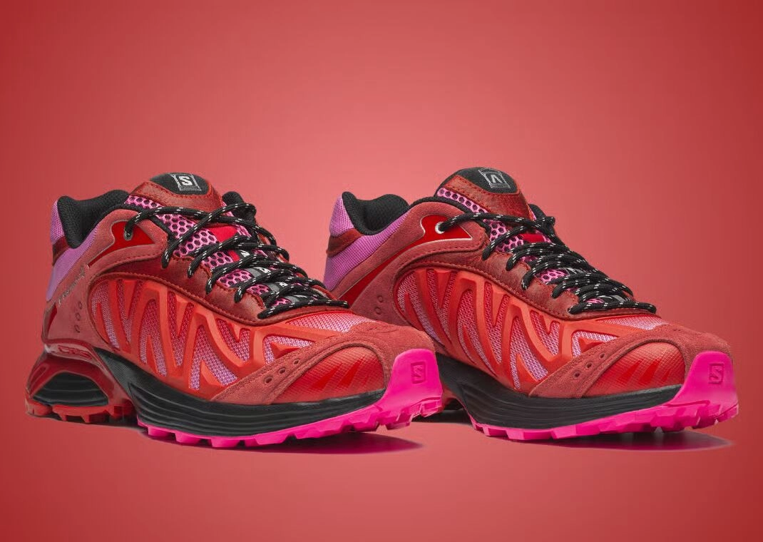 british streetwear brand aries links with salomon for xt whisper pack 1 rose et rouge vu trois quart