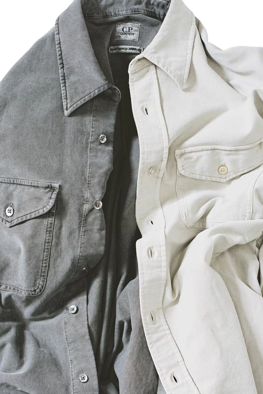 Deux chemises C.P. Company x Our Legacy superposées, une grise et une blanche