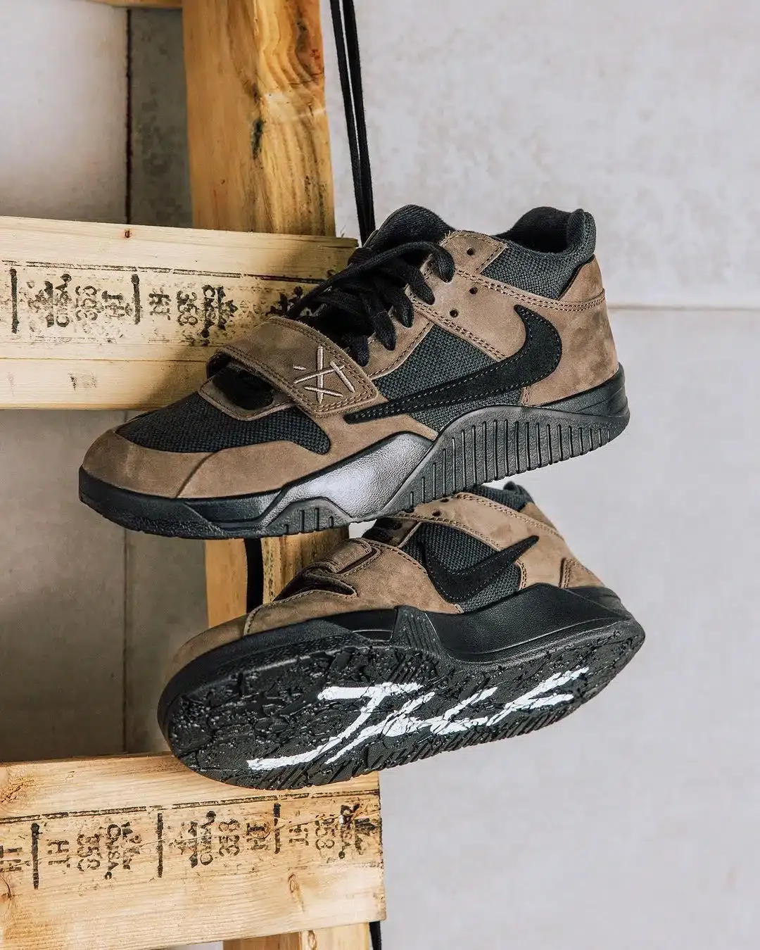 travis scott jordan jumpman jack dark mocha fz8117-201