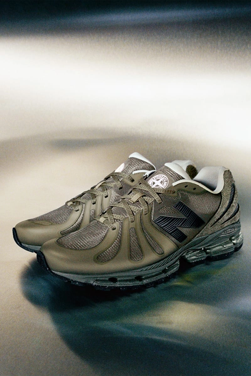 Stone Island x New Balance Abzorb 1890 juniper green three-quarter view