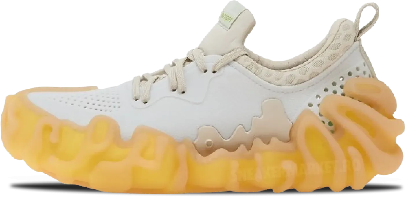 media/VuJ8GmWoUNoT/tmpsalehe-bembury-crocs-pollex-juniper-tahini.webp-2000x2000.webp
