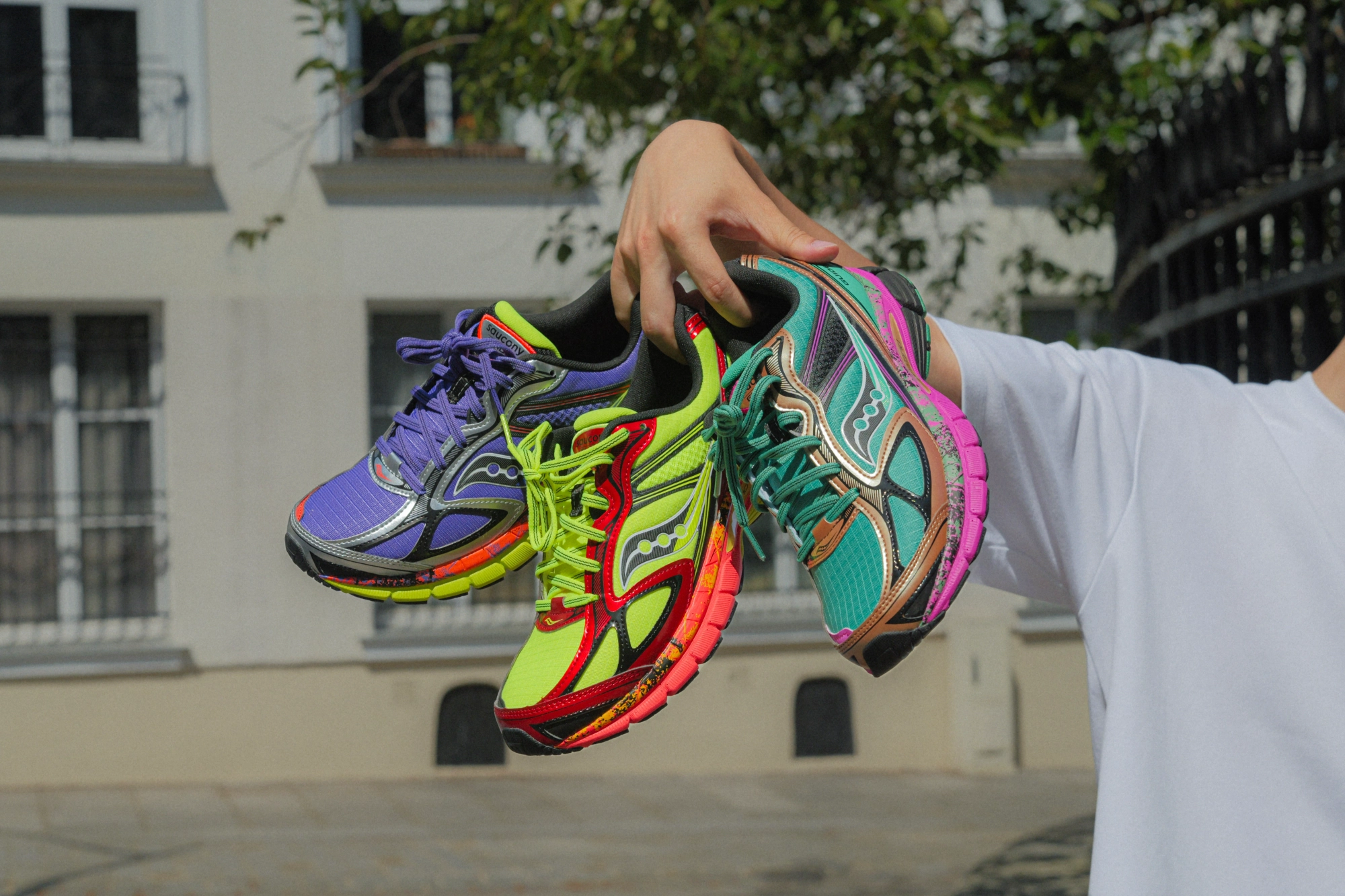 Saucony brings back its Guide 7 in a motocross version by Hi-Octane