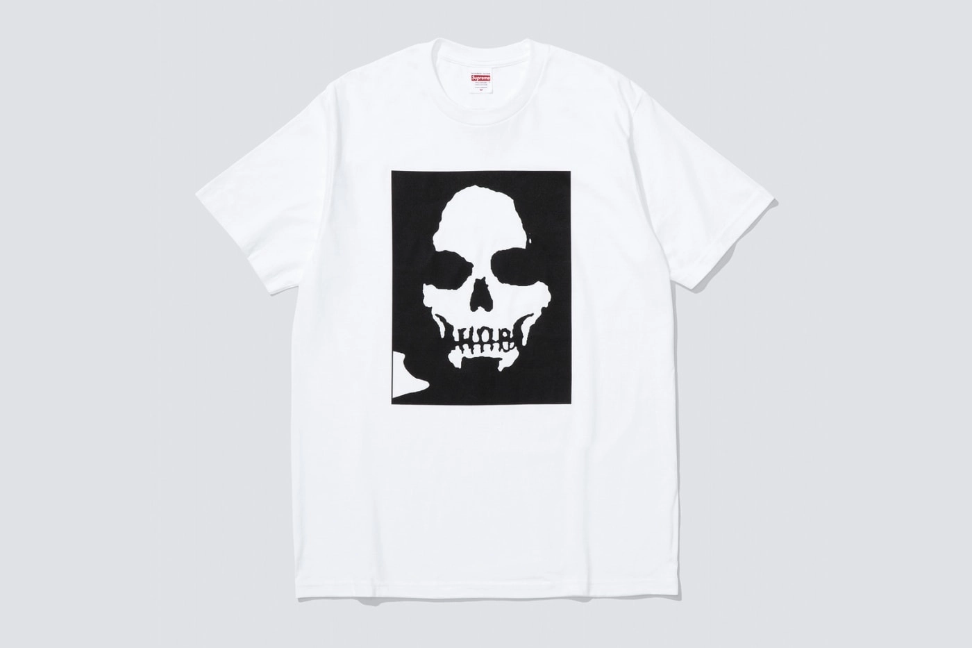 t-shirt blanc Supreme x Number Nine avec grand crâne noir au centre