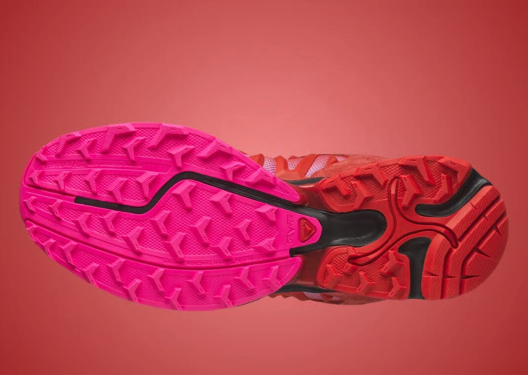 british streetwear brand aries links with salomon for xt whisper pack 1 rose et rouge vu en dessous