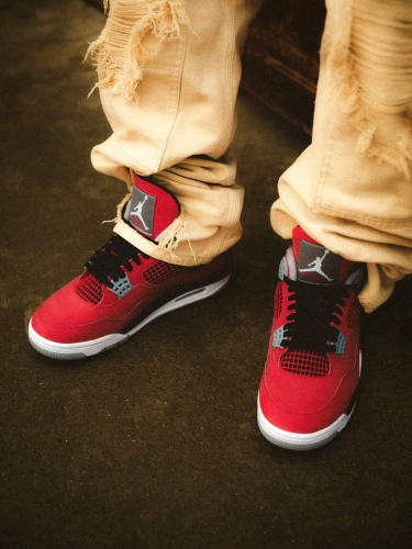 date-de-sortie-de-la-air-jordan 4-toro-bravo-« fire-red-and-black »-fq8138-600