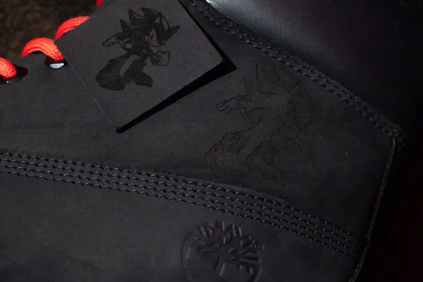 Bottes Timberland noires avec motif Shadow the Hedgehog et lacets rouges