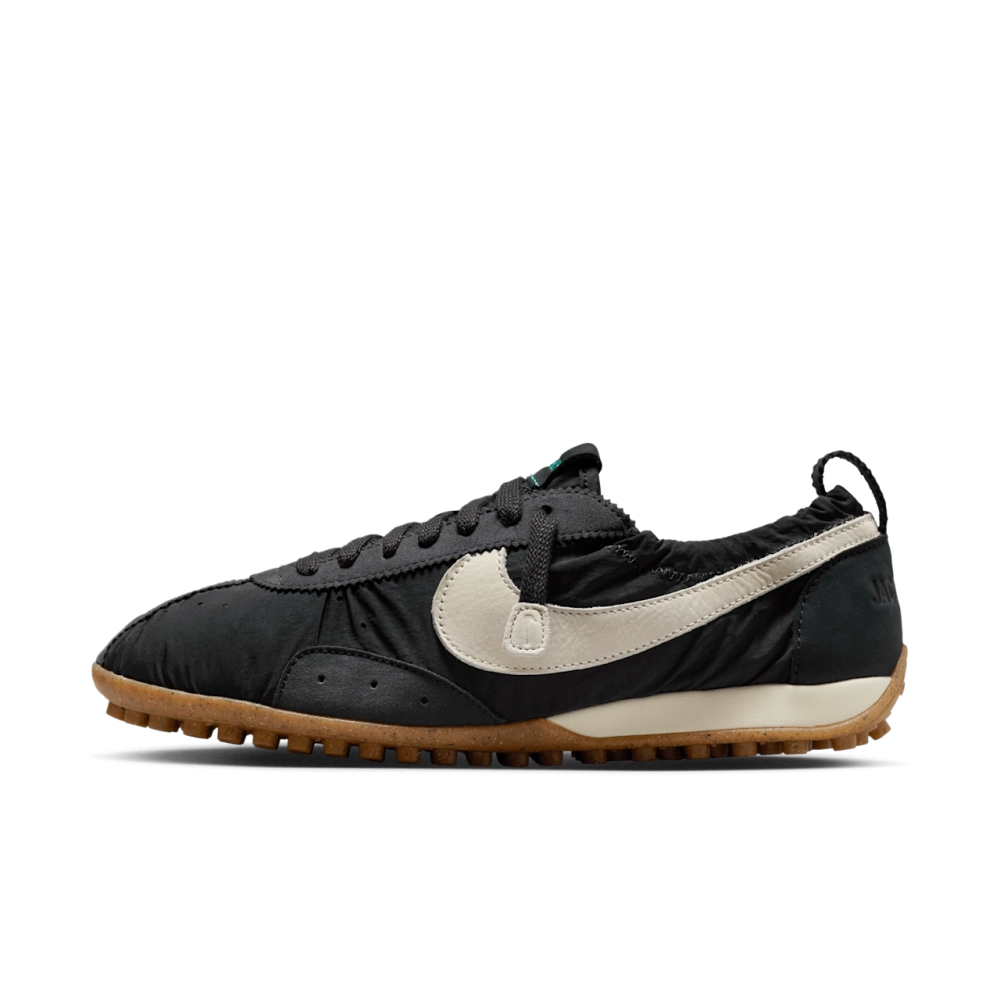 jacquemus-nike-jacumoon-off-noir-hv8547-001_KtDIvP
