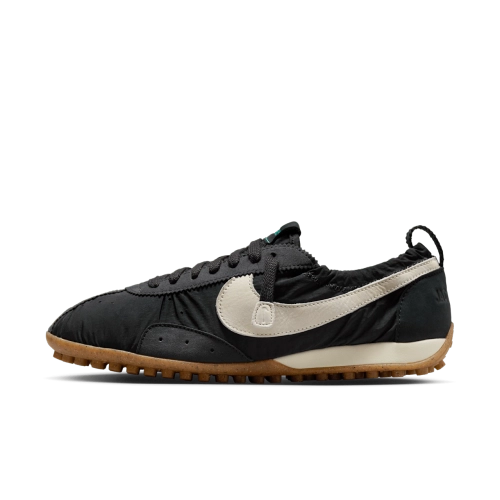 jacquemus-nike-jacumoon-off-noir-hv8547-001_KtDIvP