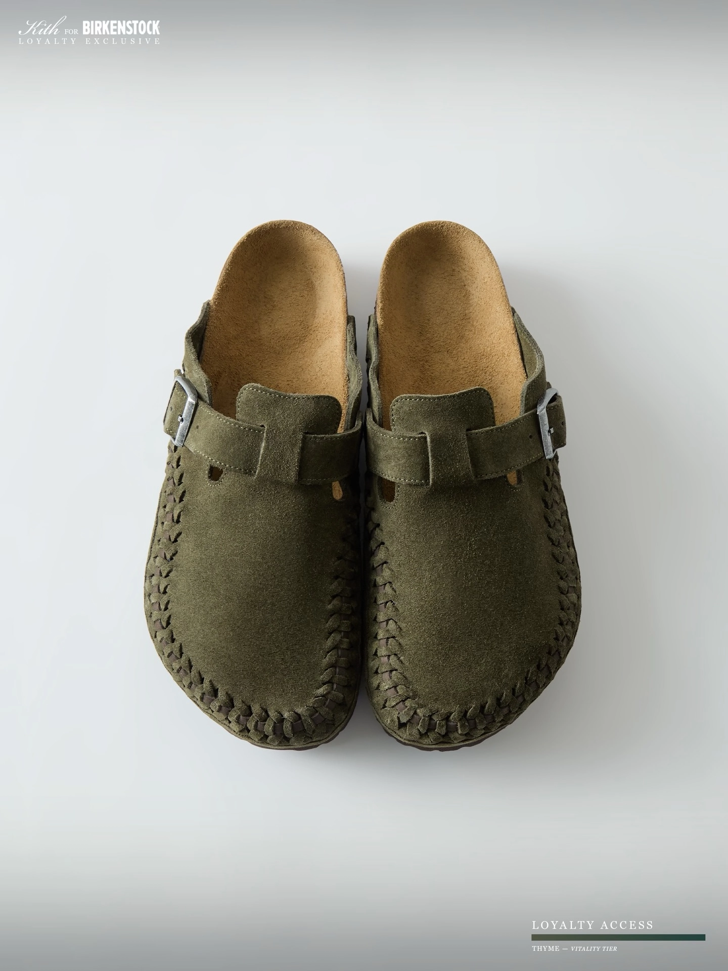 Paire de sandales Kith x Birkenstock vertes en suède vue de dessus sur fond blanc