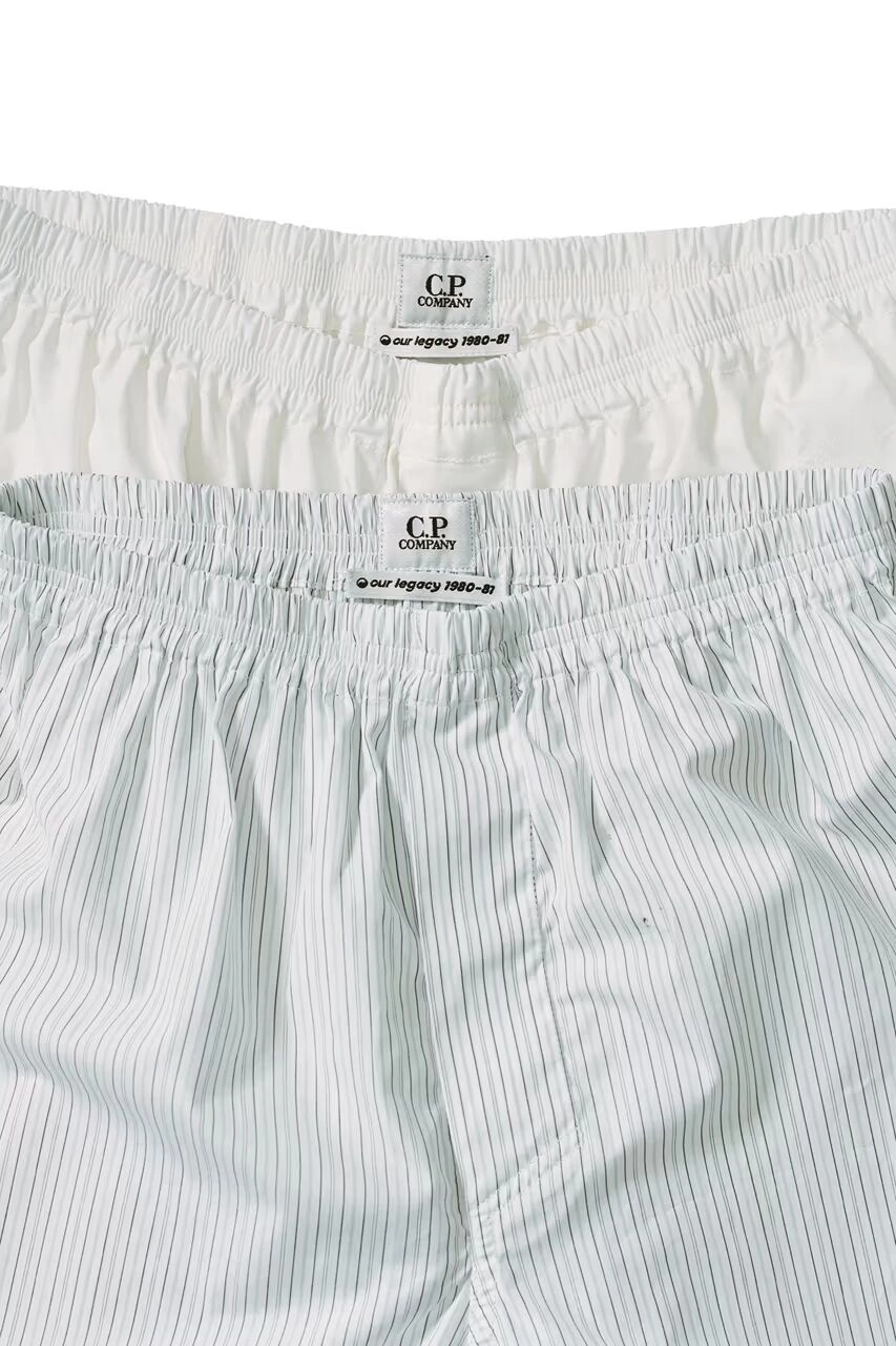 Deux shorts rayés blancs C.P. Company x Our Legacy avec étiquettes visibles