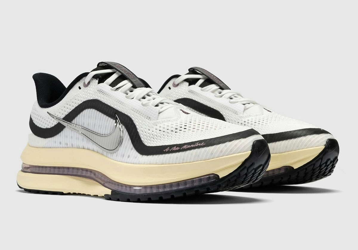 A Ma Maniére x Nike Pegasus Premium Summit White Metallic Silver détail talon