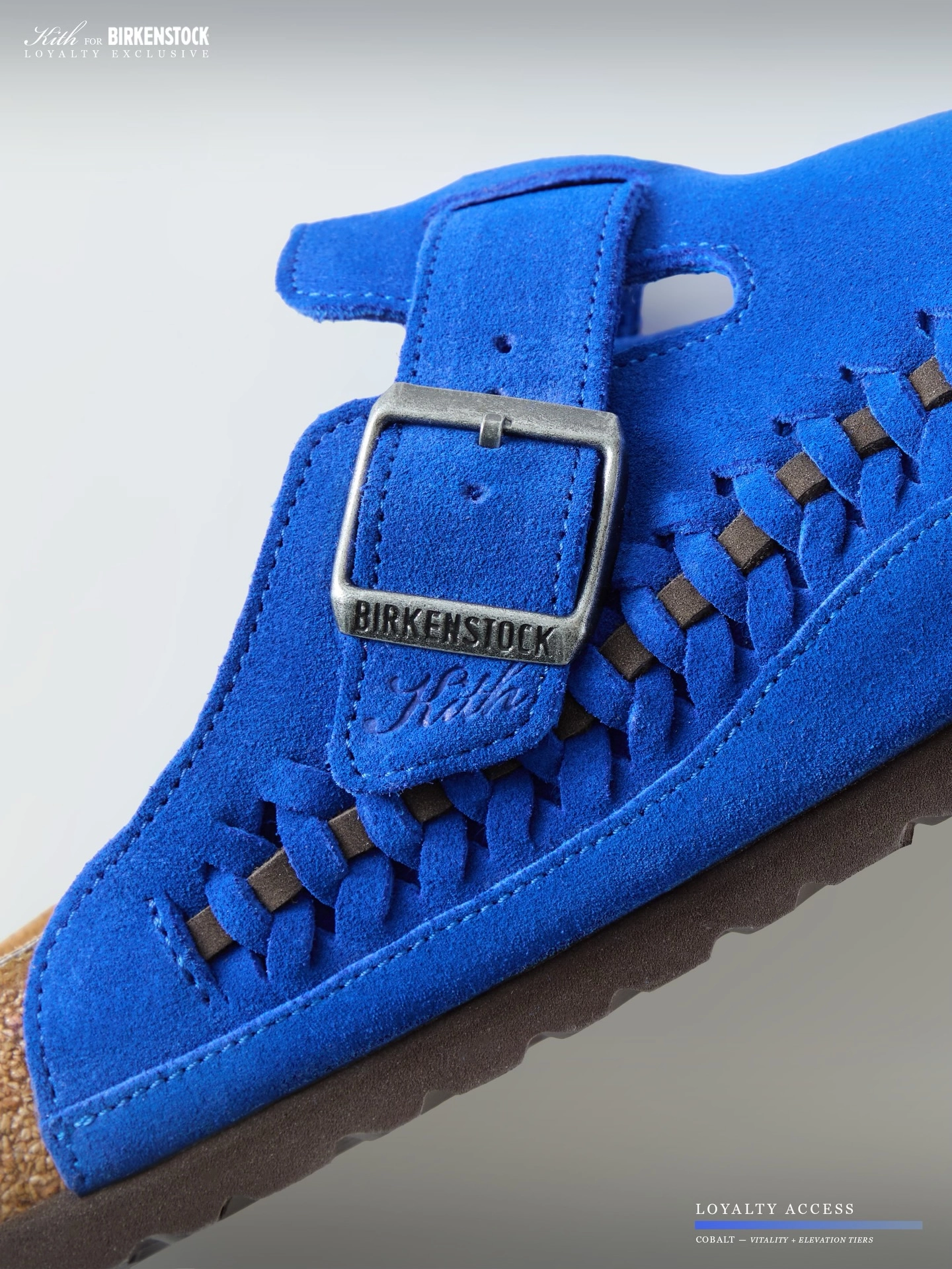 Sandale collaboration Kith x Birkenstock bleu vif avec boucle et détails tressés