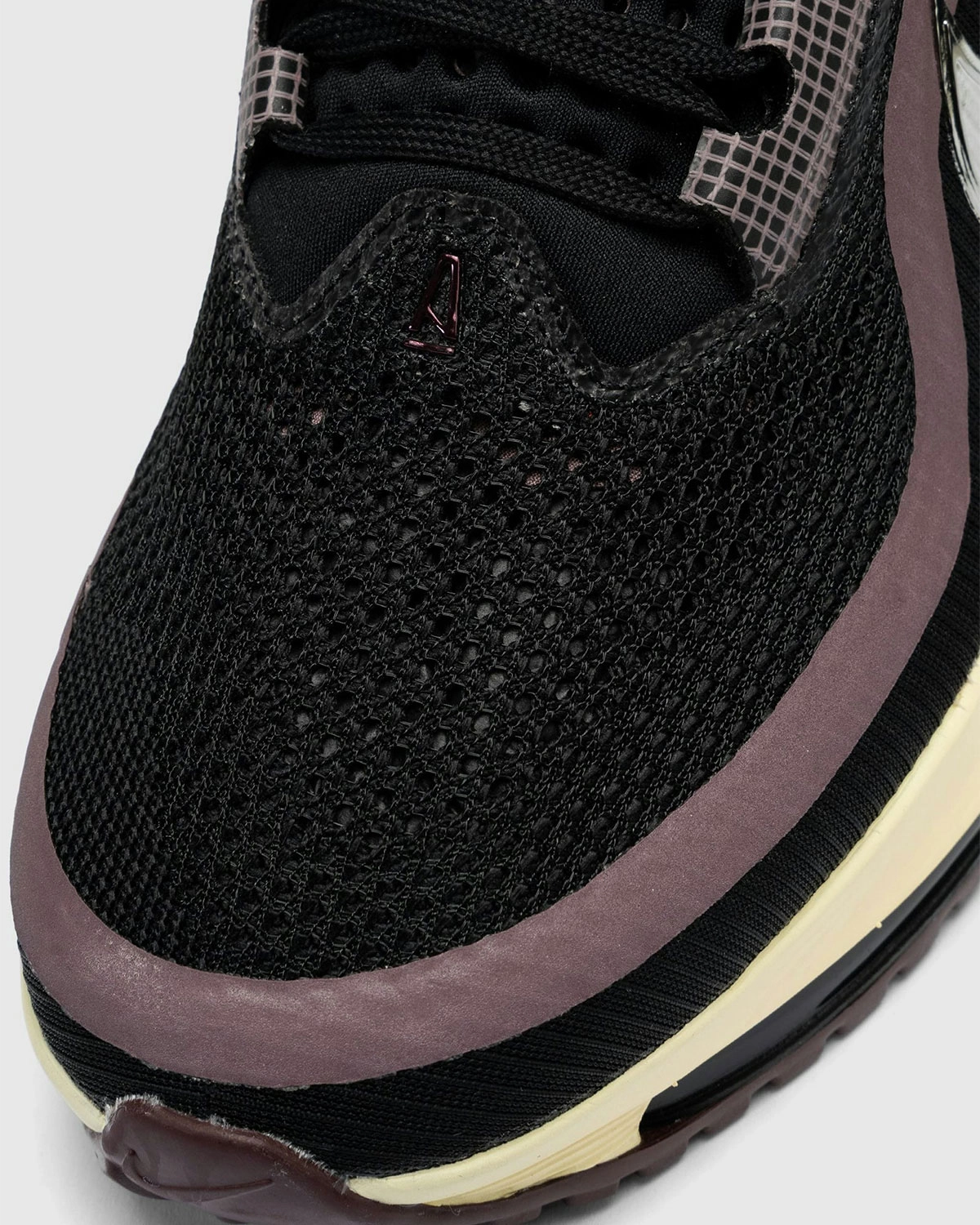 A Ma Maniére x Nike Pegasus Premium Black Burgundy Crush heel detail