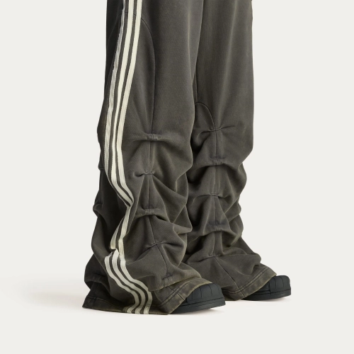 Pantalon_de_survetement_plisse_adidas_by_Avav_Gris_JP4851_41_detail.jpg