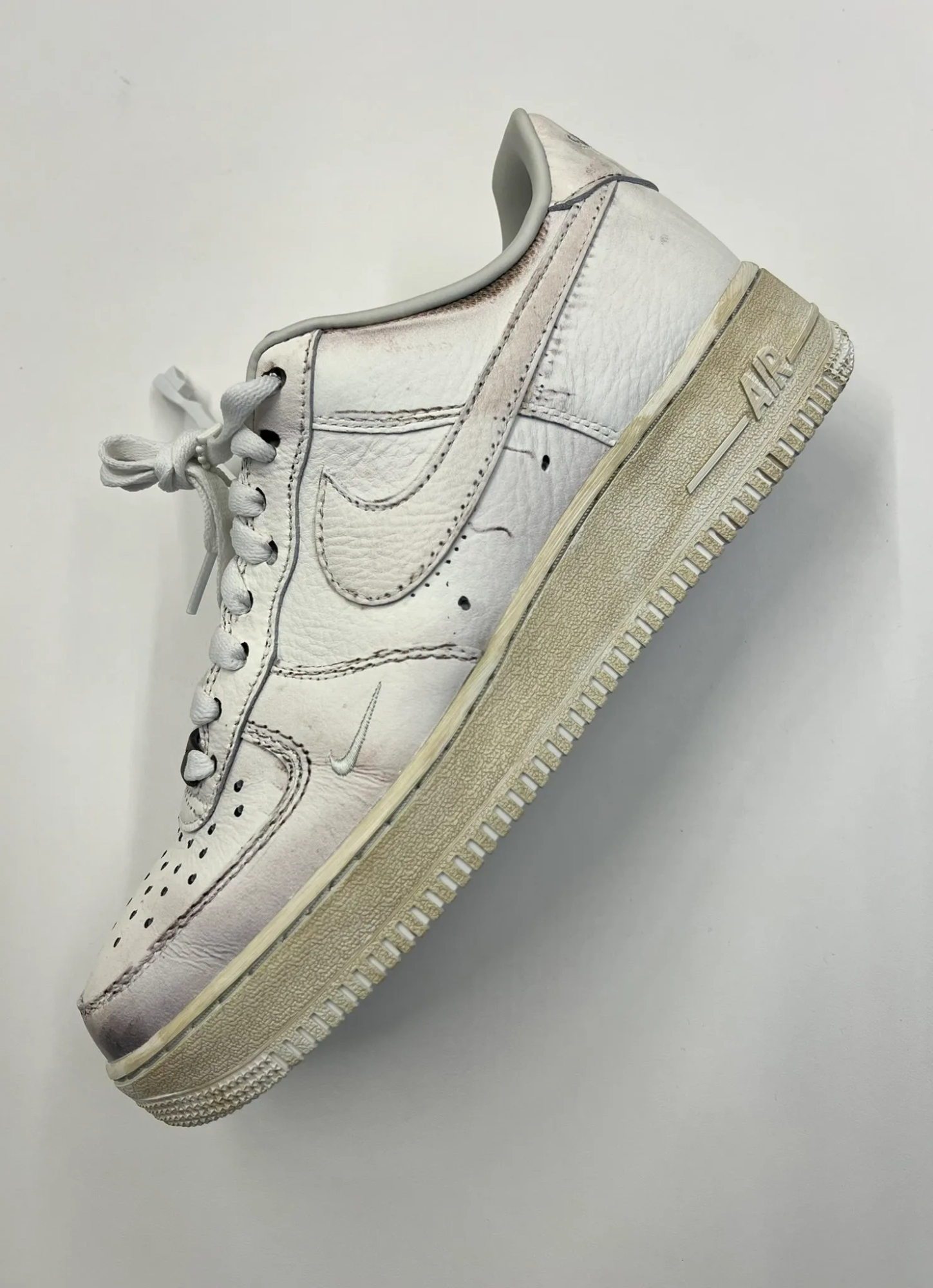 .SWOOSH Nike Air Force 1 Low Triple Dirty Triple White HJ9348-100-1.