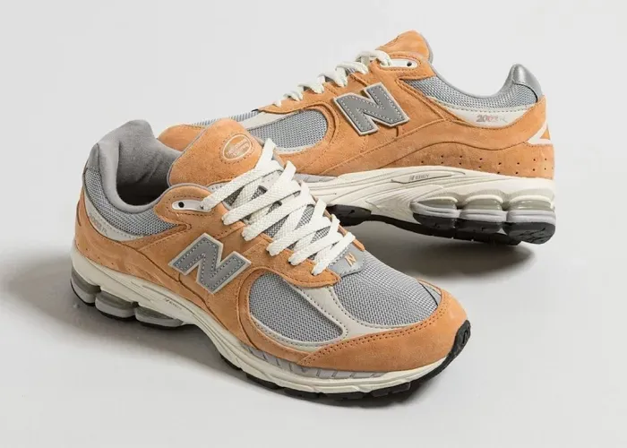 new-balance-2002r-sweet-caramel-m2002rhm 1.webp