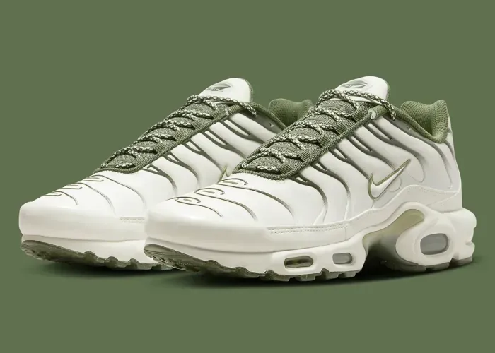 nike-air-max-plus-light-bone-fb9722-001 01.webp
