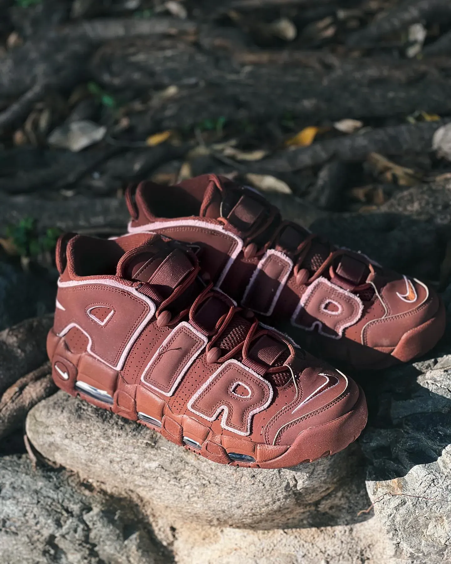 nike air mopre uptempo valentines day