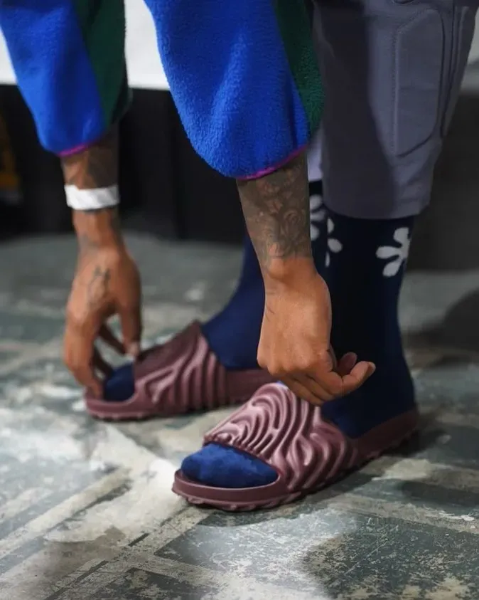 salehe bembury crocs pollex slide bugundy