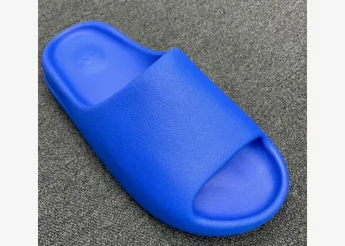 adidas-yeezy-slide-azure 1.webp