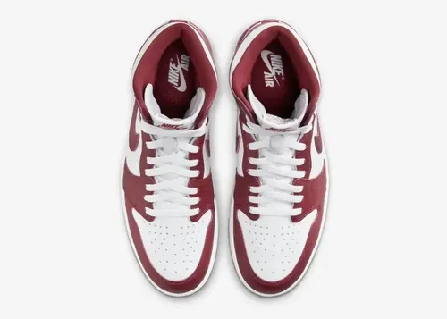 air-jordan-1-high-og-team-red-dz5485-160 04.webp