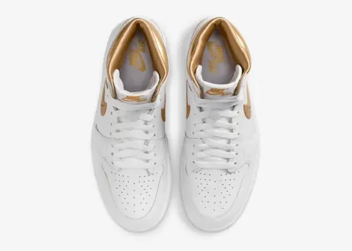 air-jordan-1-high-og-wmns-metallic-gold-fd2596-107 04.webp