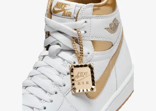 air-jordan-1-high-og-wmns-metallic-gold-fd2596-107 09.webp