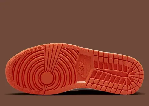 air-jordan-1-high-og-wmns-starfish-do9369-101 06.webp