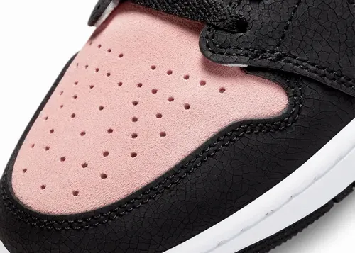 air-jordan-1-low-og-bleached-coral-cz0790-061 8.webp