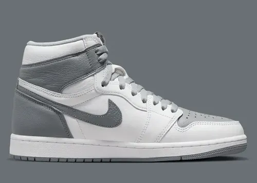 air-jordan-1-retro-high-og-stealth-555088-037 03.webp