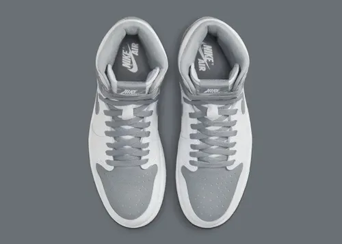 air-jordan-1-retro-high-og-stealth-555088-037 04.webp