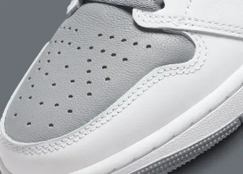 air-jordan-1-retro-high-og-stealth-555088-037 07.webp