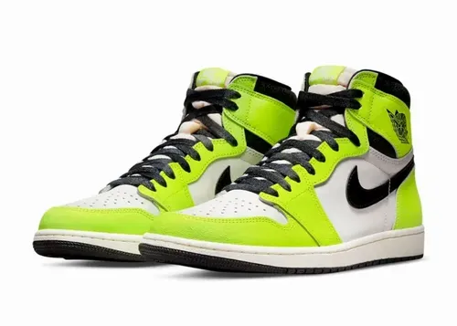 air-jordan-1-retro-high-og-visionaire-555088-702 1.webp