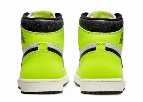air-jordan-1-retro-high-og-visionaire-555088-702 5.webp