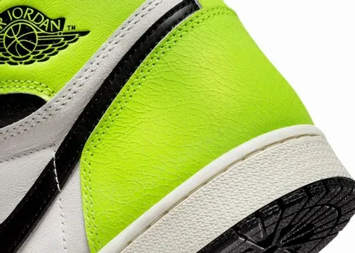 air-jordan-1-retro-high-og-visionaire-555088-702 8.webp