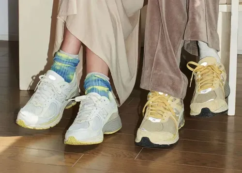 auralee-new-balance-2002r-white 05.webp