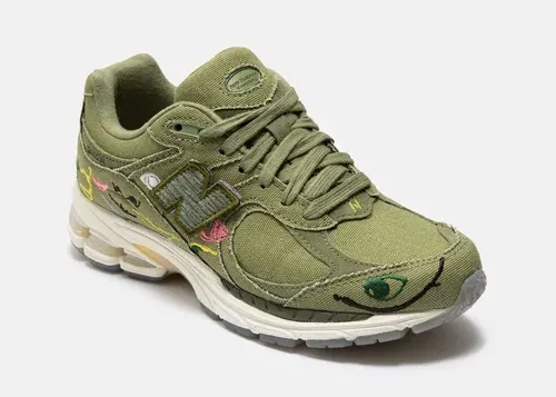 bryant-giles-new-balance-2002r-m2002rag 1.webp