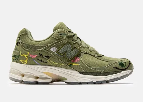 bryant-giles-new-balance-2002r-m2002rag 2.webp