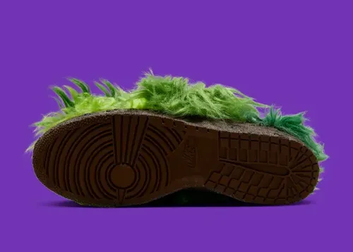 cactus-plant-flea-market-nike-dunk-low-grinch 06.webp