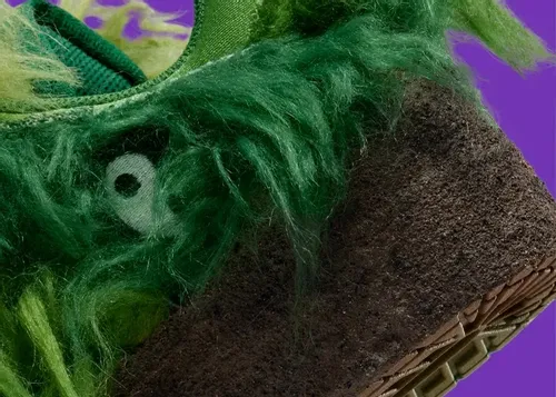 cactus-plant-flea-market-nike-dunk-low-grinch 10.webp