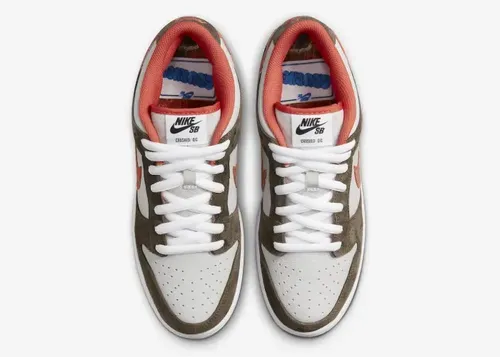 crushed-dc-nike-sb-dunk-low-dh7782-001 04.webp