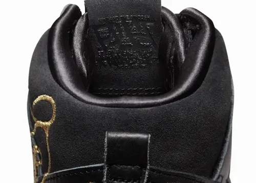 faust-nike-sb-dunk-high-black-and-metallic-gold-dh7755-001 09.webp