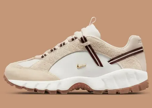 jacquemus-nike-air-humara-beige 2.webp
