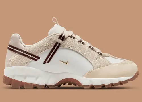 jacquemus-nike-air-humara-beige 3.webp