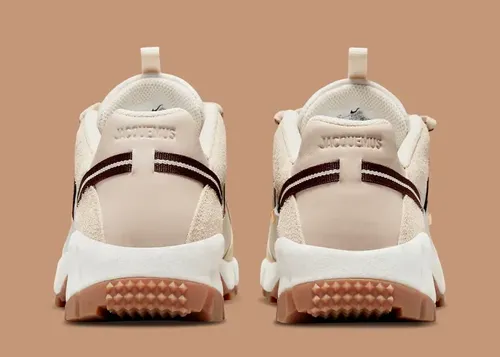 jacquemus-nike-air-humara-beige 5.webp